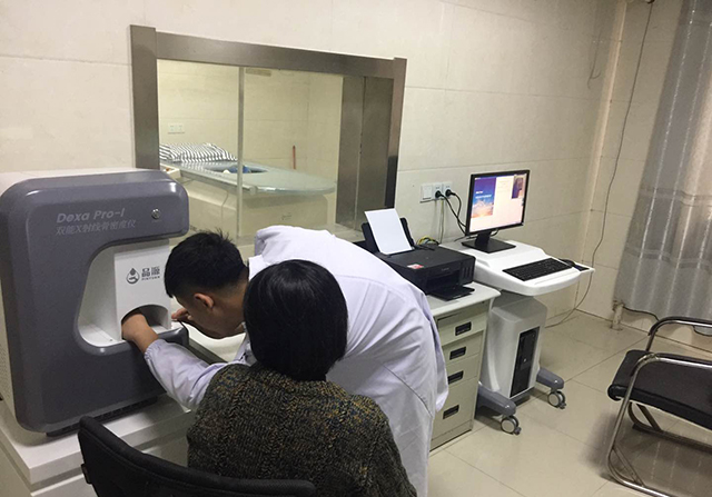 年輕人檢測骨密度選擇超聲骨密度檢測儀的還是X射線骨密度檢測儀的?